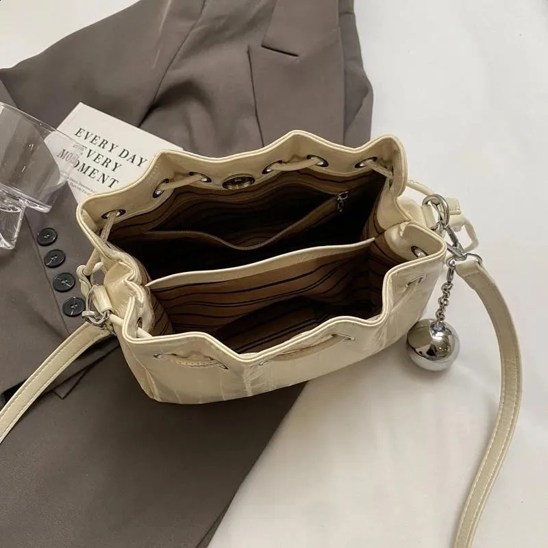 Small PU Leather Crossbody Women Simple Solid Bucket Bag Shoulder Bags Travel Drawstring Handbags And Purses Lady 240924