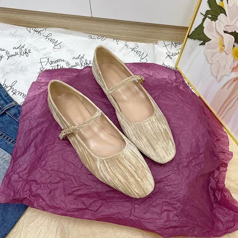 2024 Women Shoes Velvet Ballet Shoes Women Square Toe Flat Mary Janes Ladies Fashion Buckle Strap Velour Shallow Loafers 240926