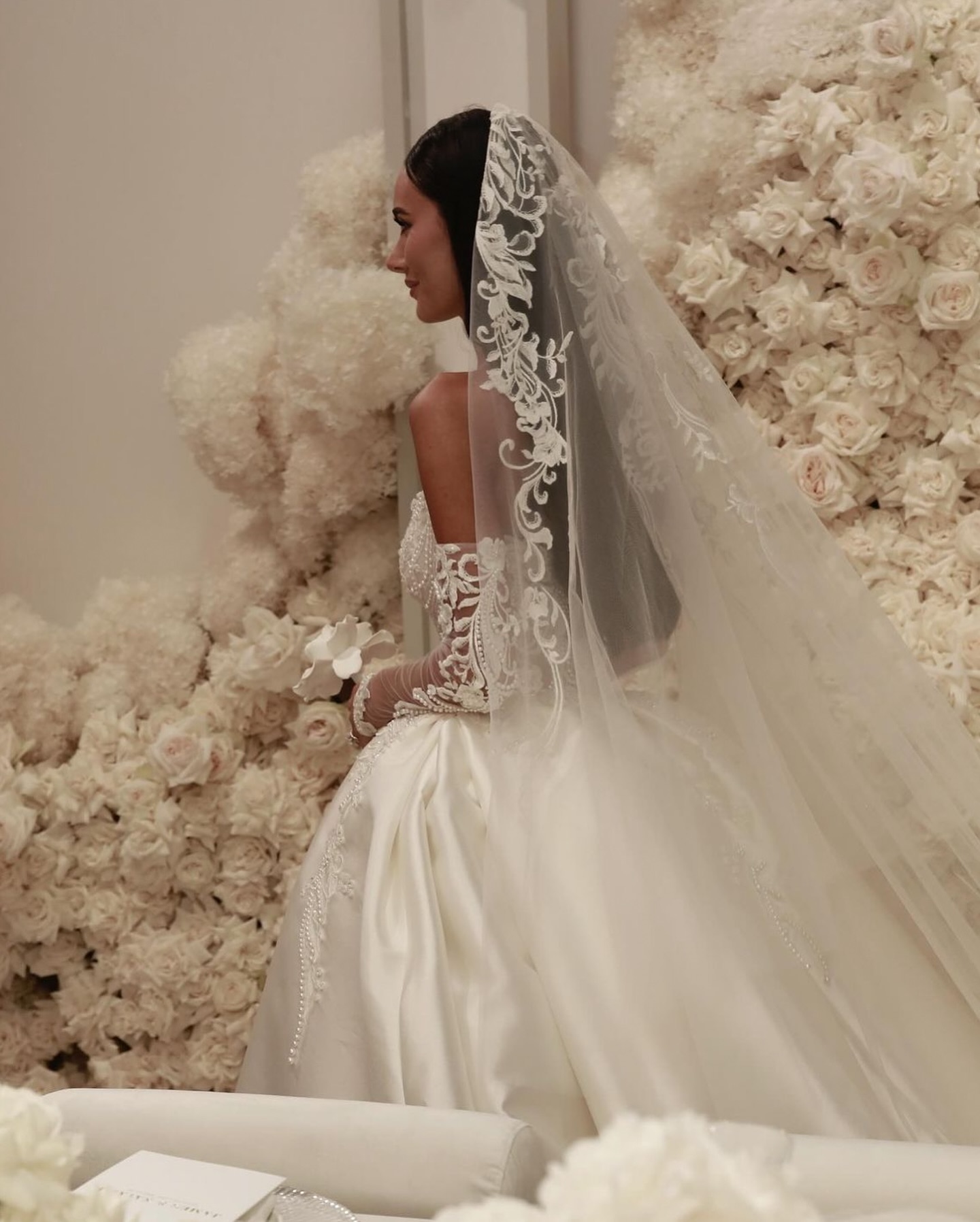Saudi Arabic Lace Ball Gown Dress For Bride Strapless Pearls Satin Wedding Dresses Ruffle Dubai R Bridal Gowns Plus Size 6660311