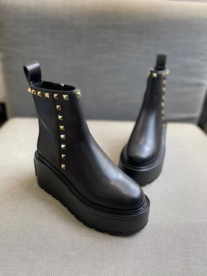 Autumn and winter thick soled short boots with elevated Martin round headed rivets, guine leather motorcycle boots, wear-resistant, anti slip, fashion