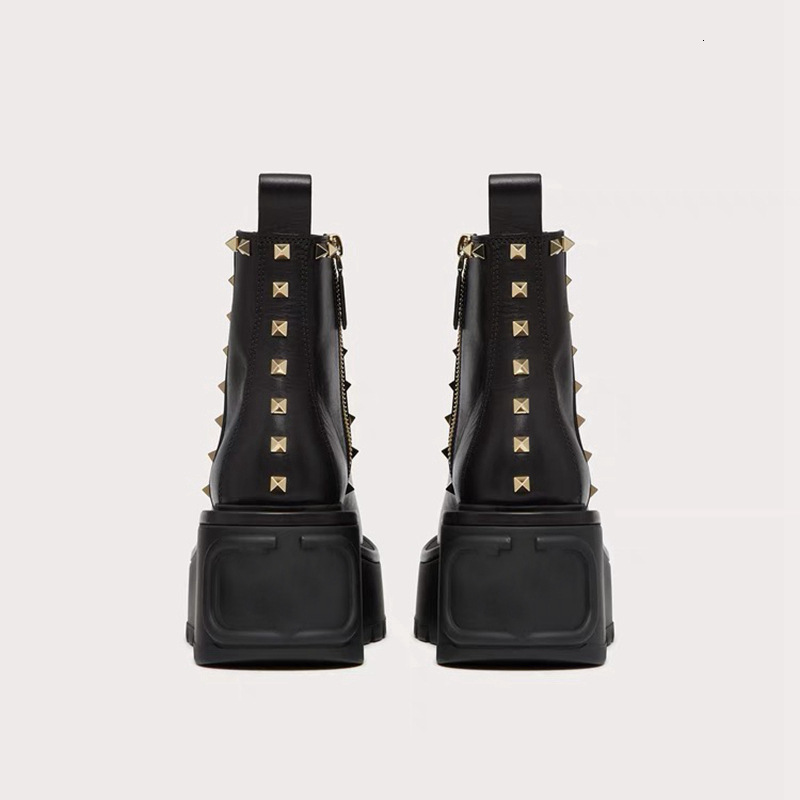 Autumn and winter thick soled short boots with elevated Martin round headed rivets, guine leather motorcycle boots, wear-resistant, anti slip, fashion