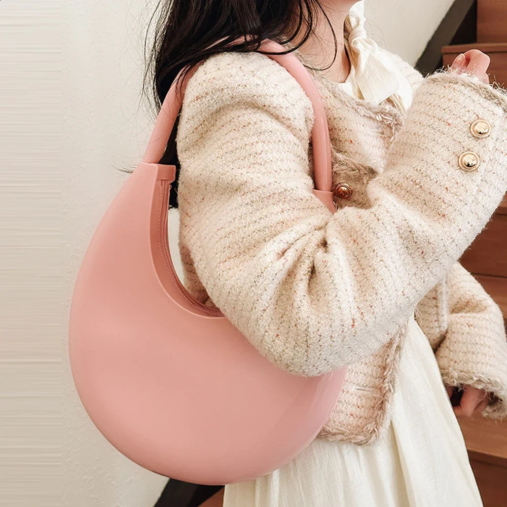 Candy colored jelly womens bag y half moon shoulder ner PVC handbag smooth beach armrest 240926