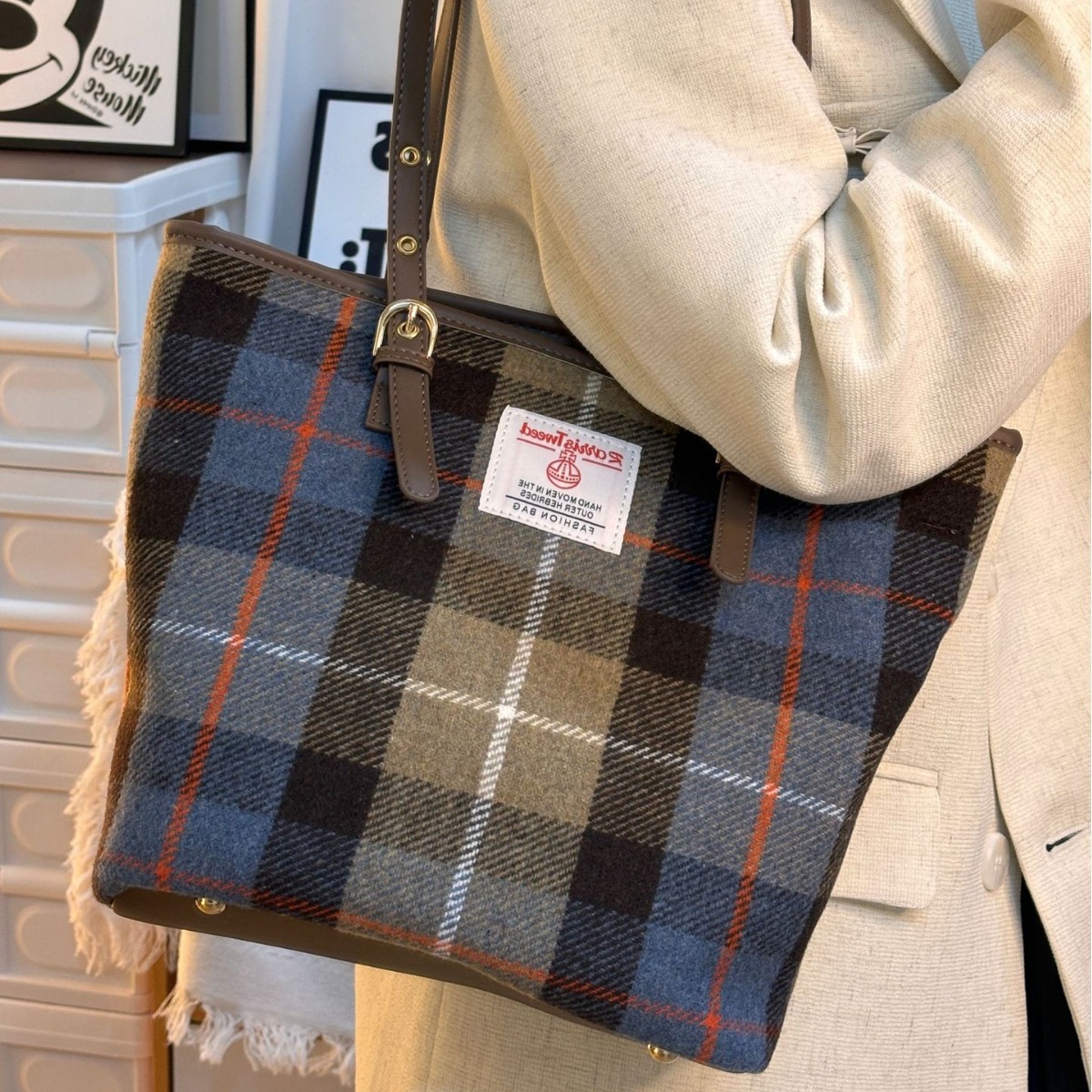 Woolen plaid large capacity Tote bag woman 2024 fall/winter new commuter medieval bag all vintage shoulder bag