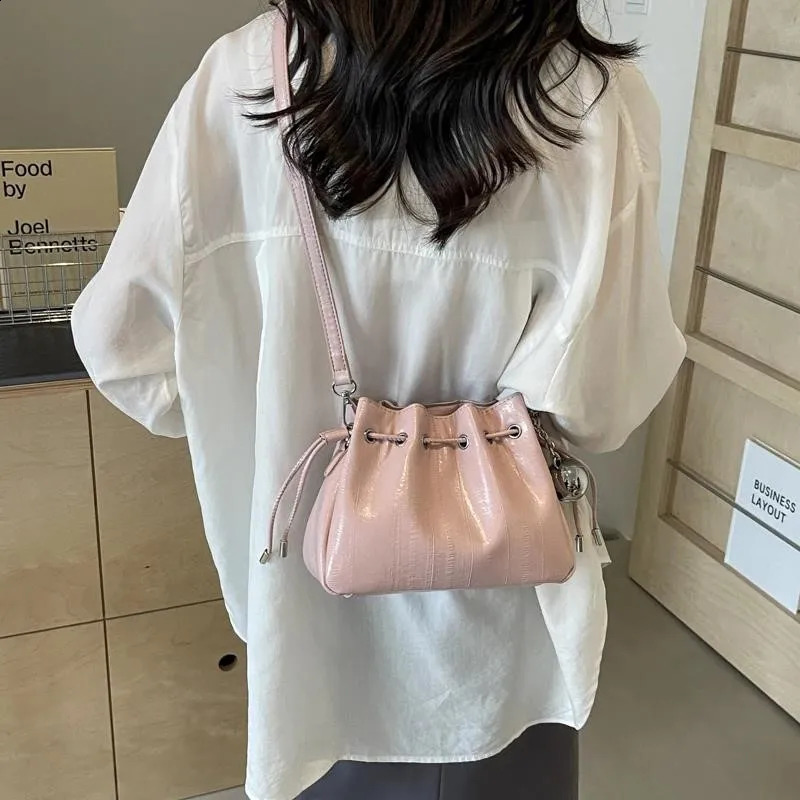 Small PU Leather Crossbody Women Simple Solid Bucket Bag Shoulder Bags Travel Drawstring Handbags And Purses Lady 240924