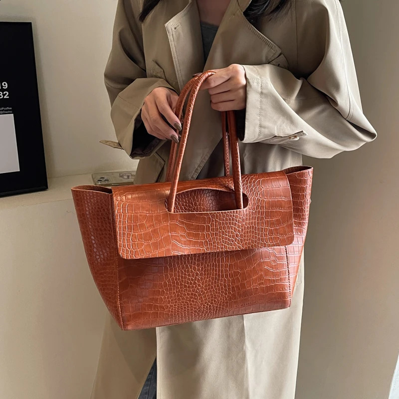 2025 NEW Pattern Women Handbag With Short Handle Shoulder Bag Large Capacity Travel Trend Tote 240924 original design