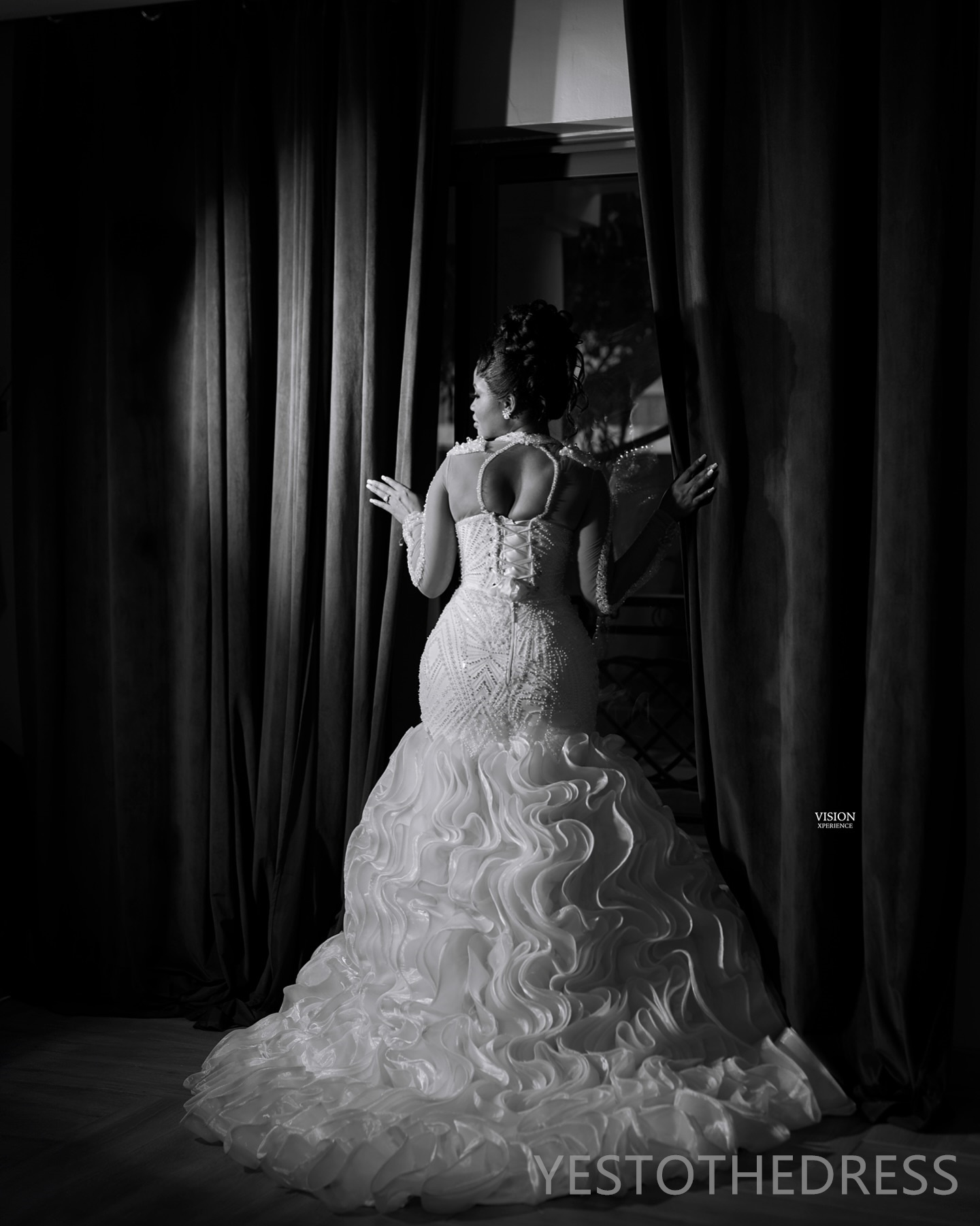 R&W 2024 Plus Size Dresses Bridal For Bride Mermaid Sheer Neck Long Sleeves Beaded Lace Crystals Ruffles Beading Rhies Decorated Wedding Gowns D310