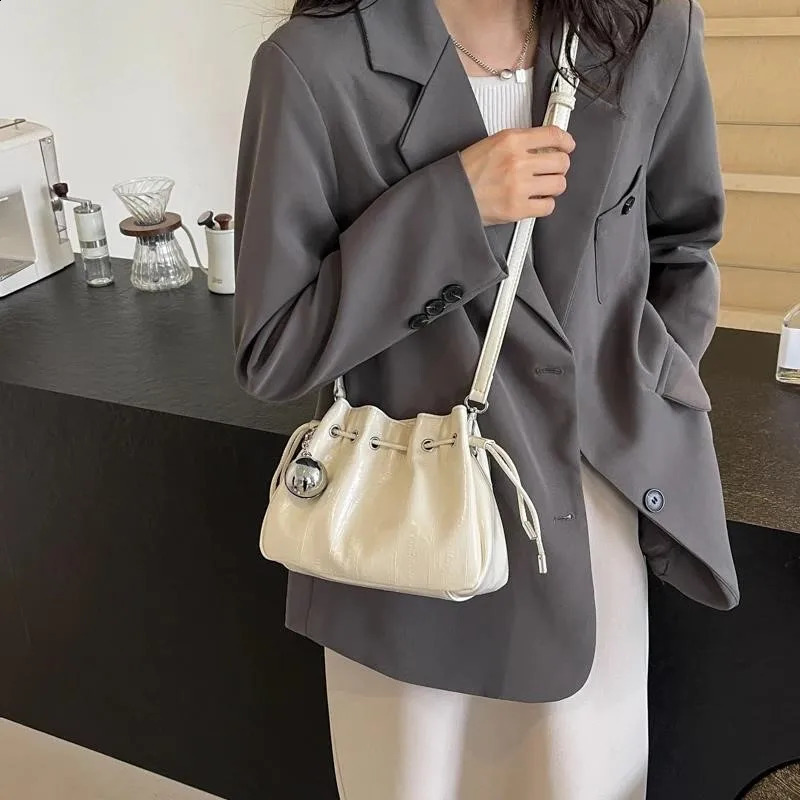 Small PU Leather Crossbody Women Simple Solid Bucket Bag Shoulder Bags Travel Drawstring Handbags And Purses Lady 240924