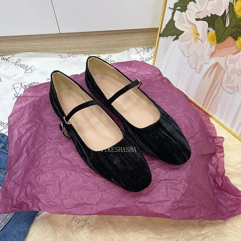 2024 Women Shoes Velvet Ballet Shoes Women Square Toe Flat Mary Janes Ladies Fashion Buckle Strap Velour Shallow Loafers 240926