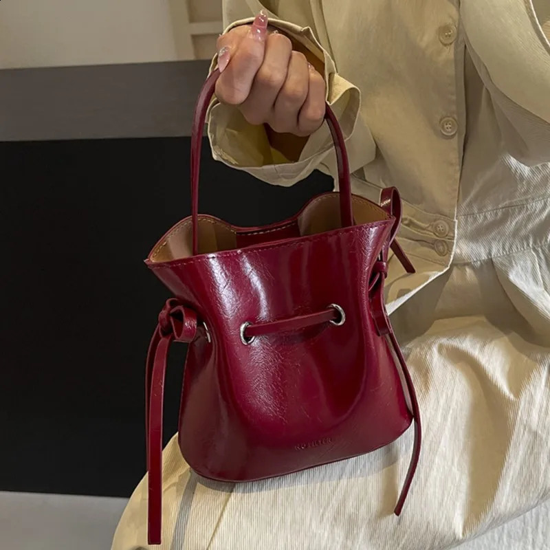Mini Pu Leather Drawstring Crossbody Bags Women High Quality Silver Bucket Bag Shoulder Bags Korean Simple Handbags 240924