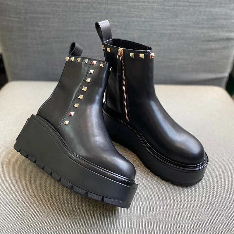 Autumn and winter thick soled short boots with elevated Martin round headed rivets, guine leather motorcycle boots, wear-resistant, anti slip, fashion