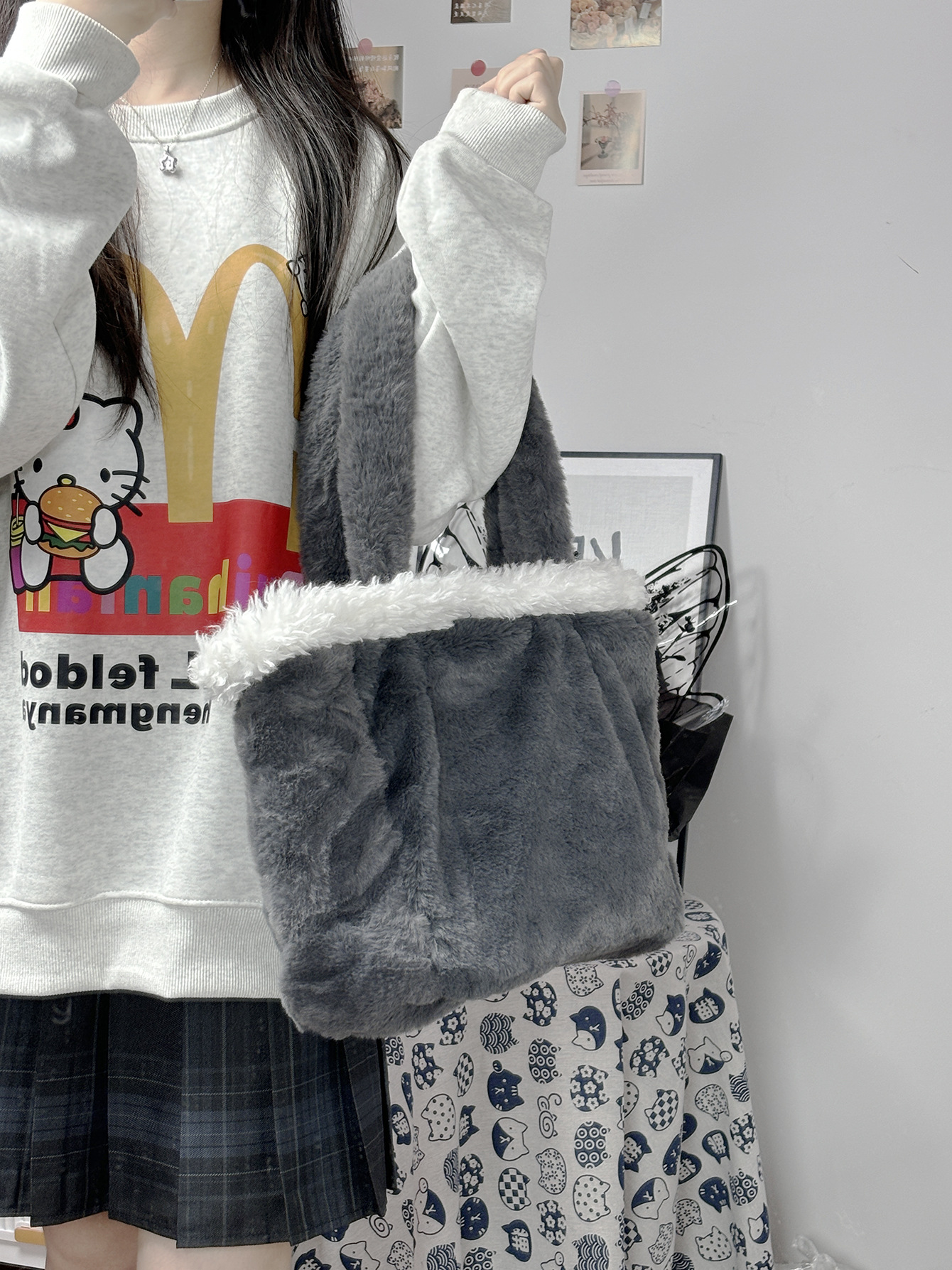 Large capacity commuter handbag summer new all-in-one niche plush warm all-in-one Tote shoulder bag