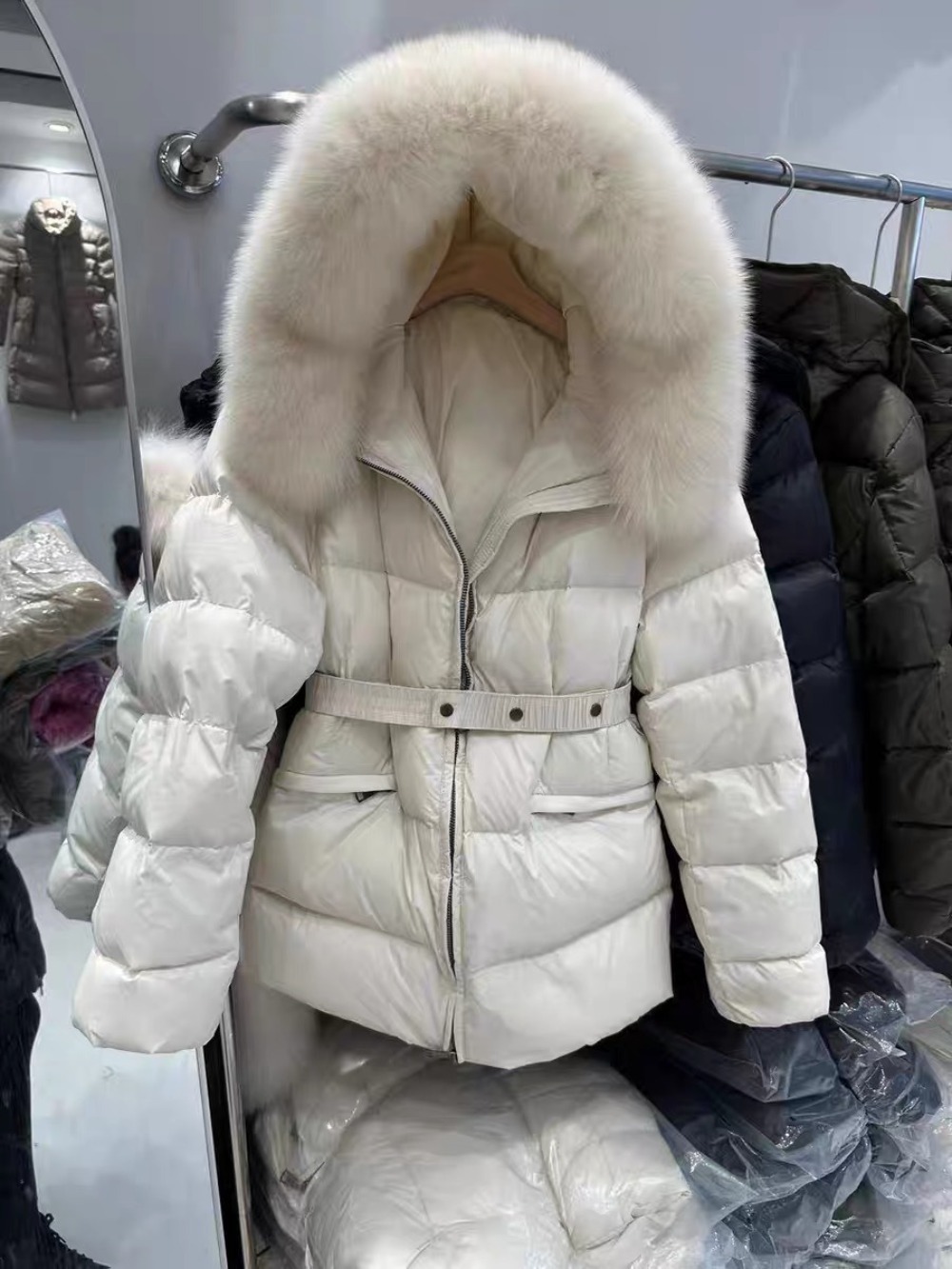 2024 New Winter Women Ultra Light Puffer Jacket Real Fox Fur Hooded White Duck Down Coat Female Warm Slim Parkas