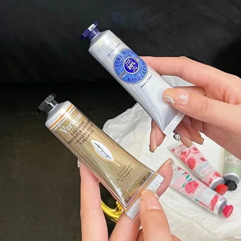 Moisturizing Hand Cream Gift Box Hand Care Essence Cream Prevent Chapping Fragrance Girl Gift 8 Sticks 240930