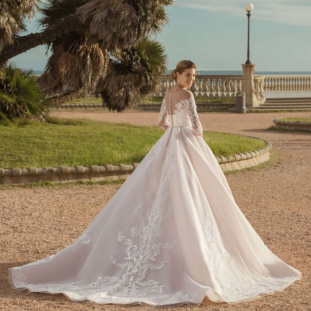 Elegant 3/4 Long Sleeves Wedding Dresses Scoop Sheer Neck Tulle Satin Appliques A e Bridal Gowns Lace