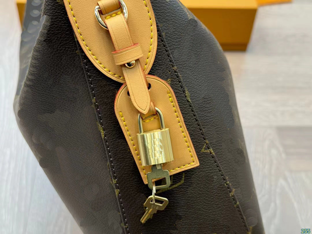 2025 Underarm bag Shopping Bag Cosmetic Bags & Cases Handbag Luxury Women's Fashion Bag Logo Fashion Steam Engine Classic Hand Shoulder Diagonal Straddle Bag