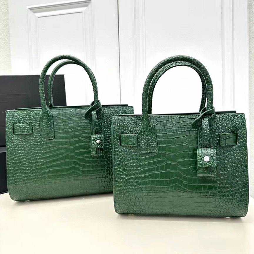 2024 Cosmetic Bags & Cases Handbag Luxury Women's Fashion Bag Logo Fashion Steam Engine Classic Hand Shoulder Diagonal Shopping Bag