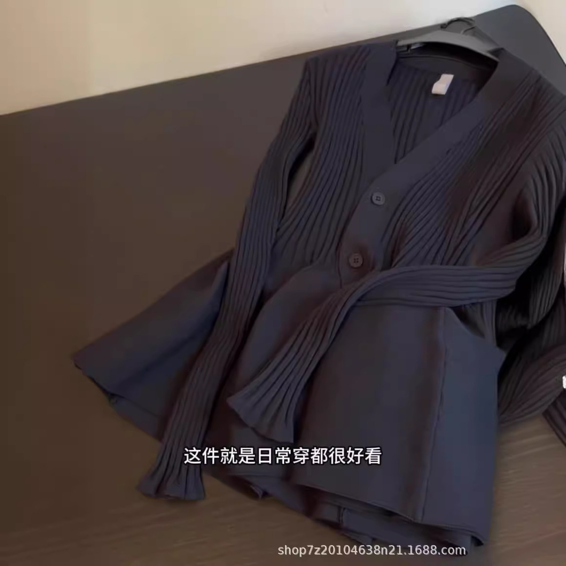 Spring Design Knitted Shirt For Women 2024 New Style Wer Bud Bottom V-neck Small Fragrant Long Sleeve Top