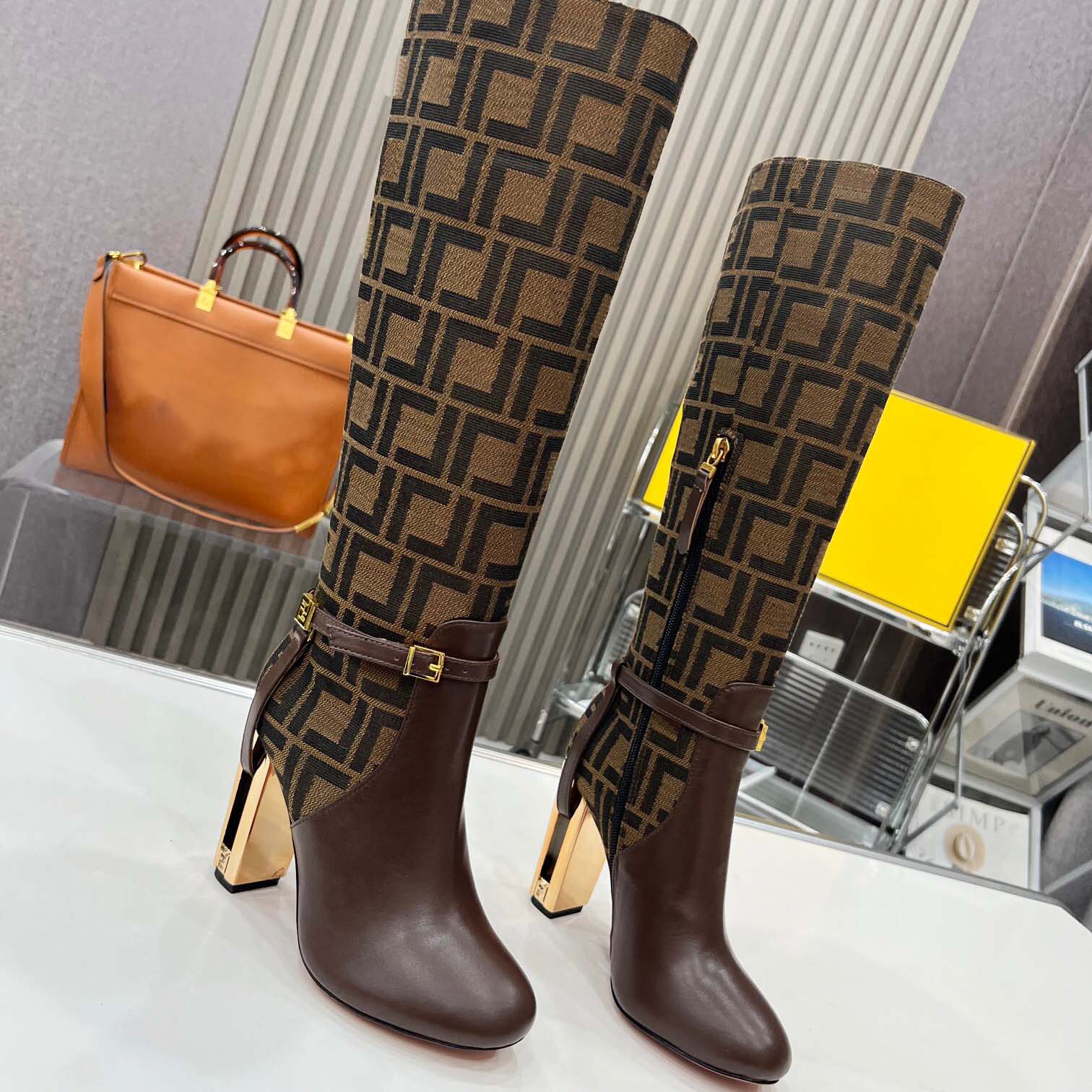 2025 Boots New Fashion Designer Boots Paris Luxury Brand Boot Genuine Leather Ankle Booties Short Boot Sneakers Trainers Slippers Sandals Top Quality Best Selling