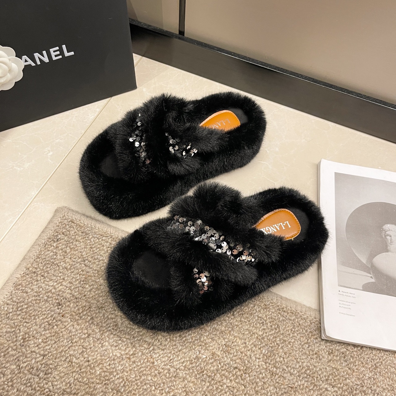 Plush warm womens slider luxury blend shiny sequin fluffy slider cross with thick bottom fur casual womens slider slipper
