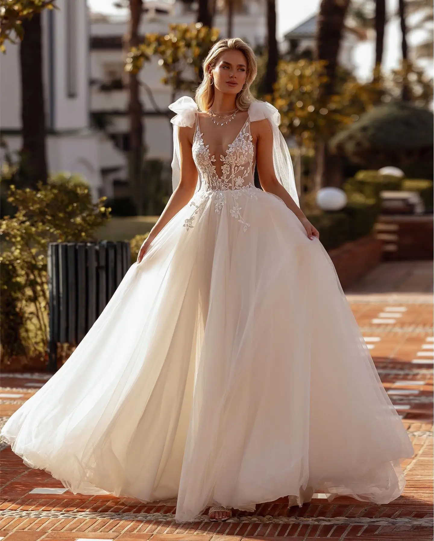 A Line Boho Wedding Dress 2024 Straps V-neck Backless Lace Applique Tulle Women Summer Bridal Gowns Vestido De Novia Robe De Mariage