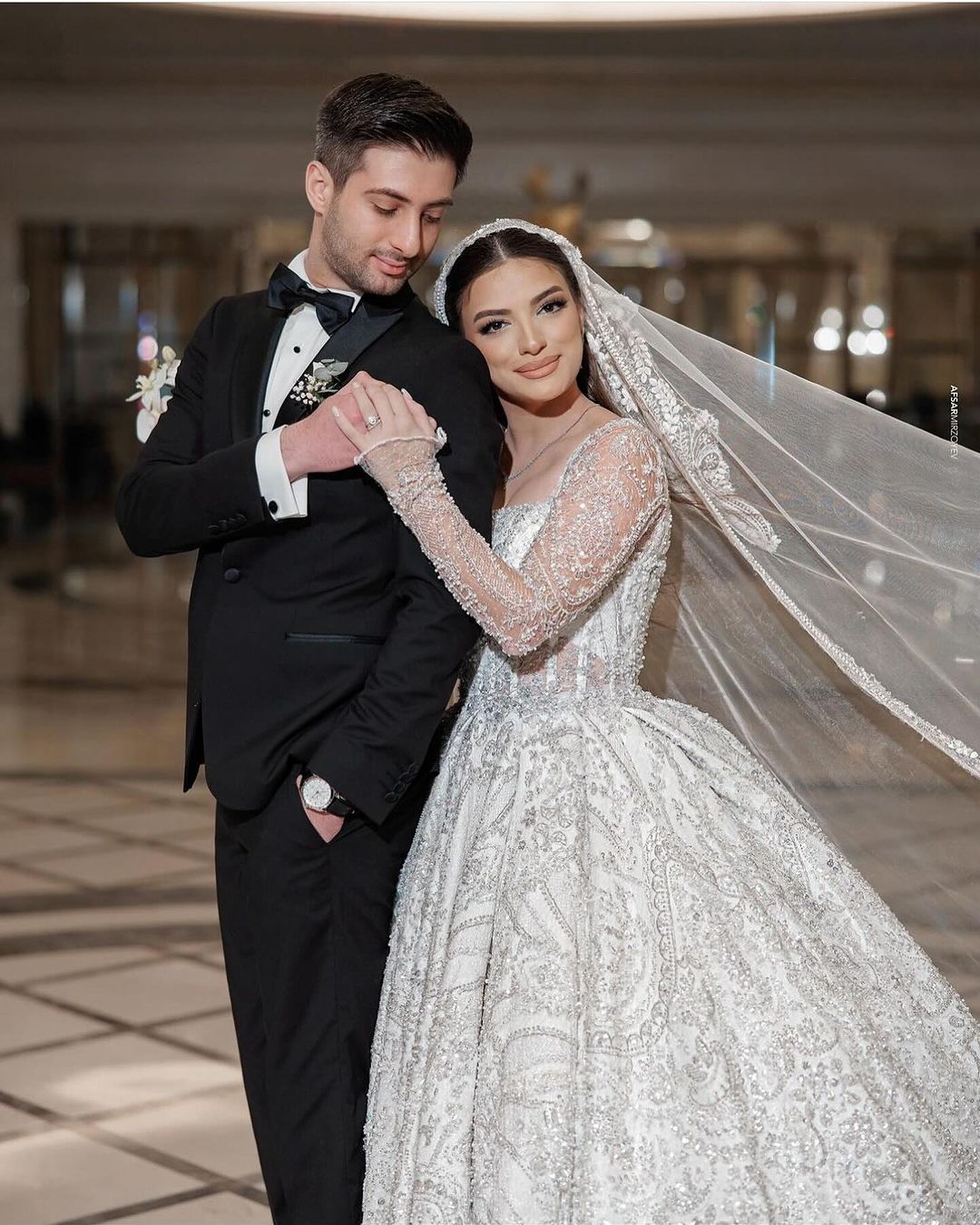 Exquisite Sequined Wedding Dresses Ball Gown Sparkling Beading Lace Full Sleeve Bridal Dress Custom Made Gowns