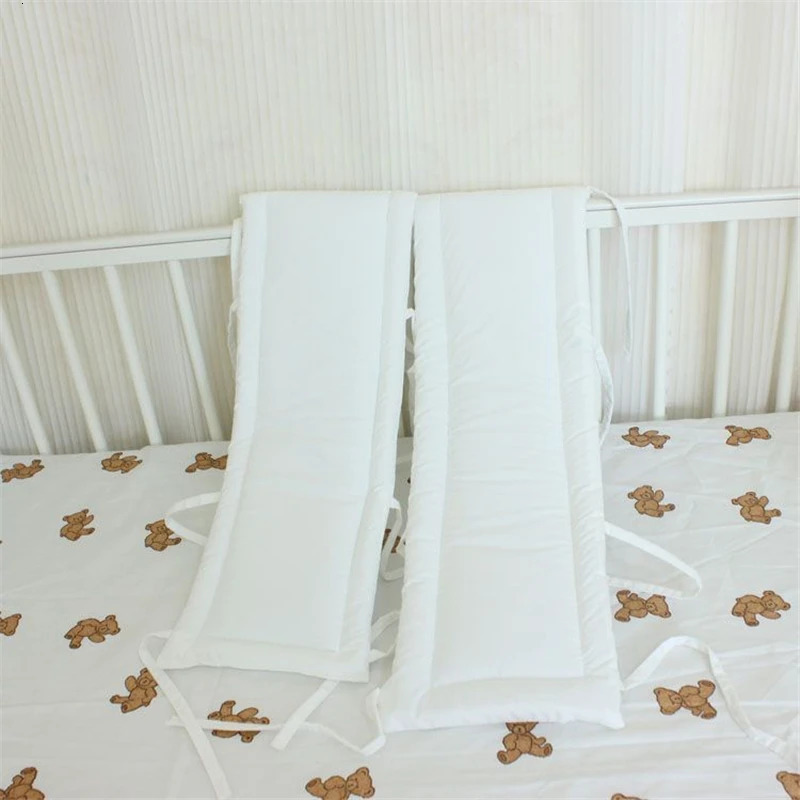 2 PcsLot born Thicken Cotton Antibiting Bed Wrappingedge Crib Bumper Protect Strip Children Splicing Side Cushion 240103