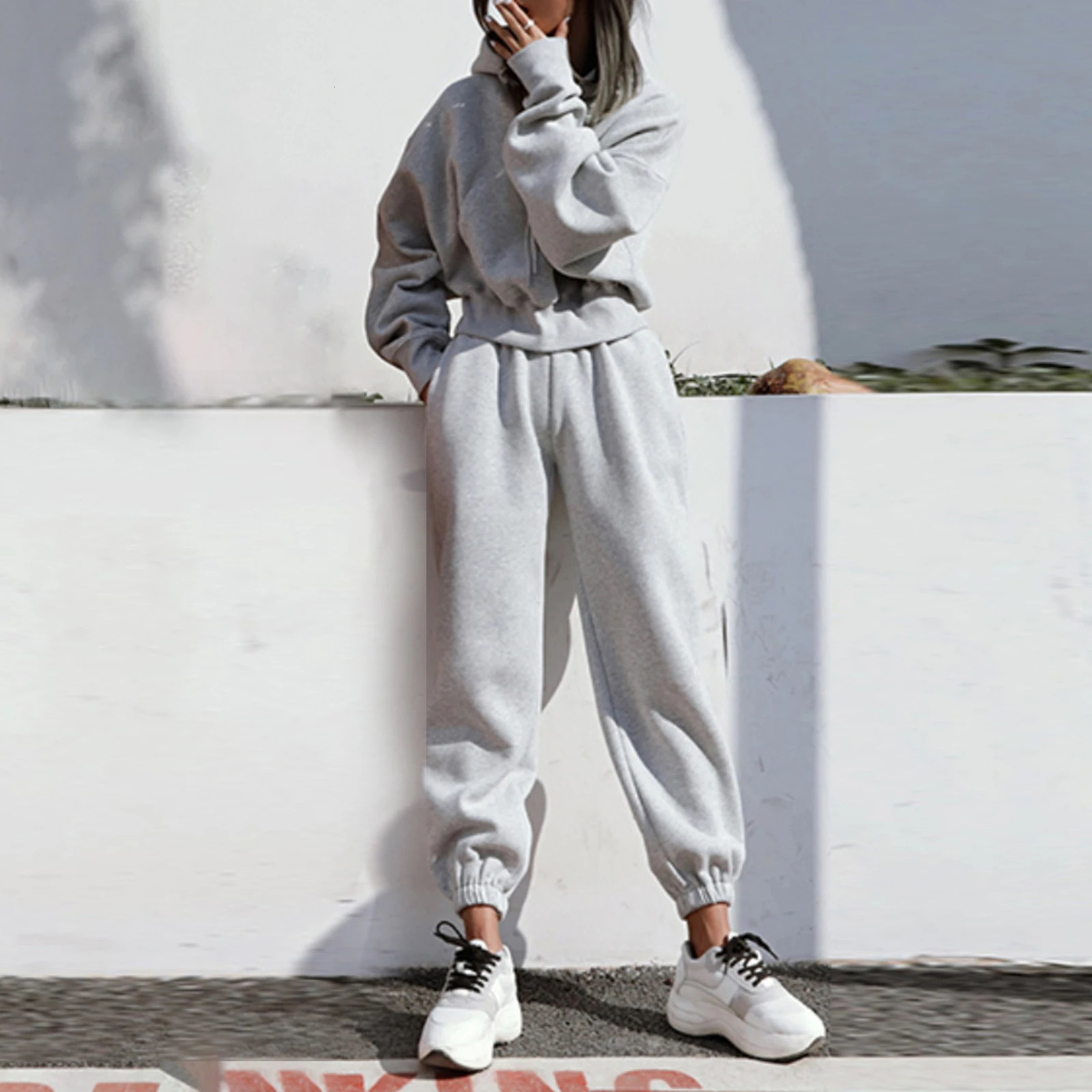 Women 2 Piece Sweatsuit Long Sleeve Pullover Pants Set Casual Ladies Hooded Sweatshirt Baggy Trousers Solid Color Loose Outfit 240115