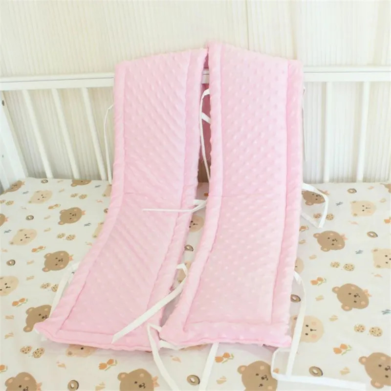 2 PcsLot born Thicken Cotton Antibiting Bed Wrappingedge Crib Bumper Protect Strip Children Splicing Side Cushion 240103