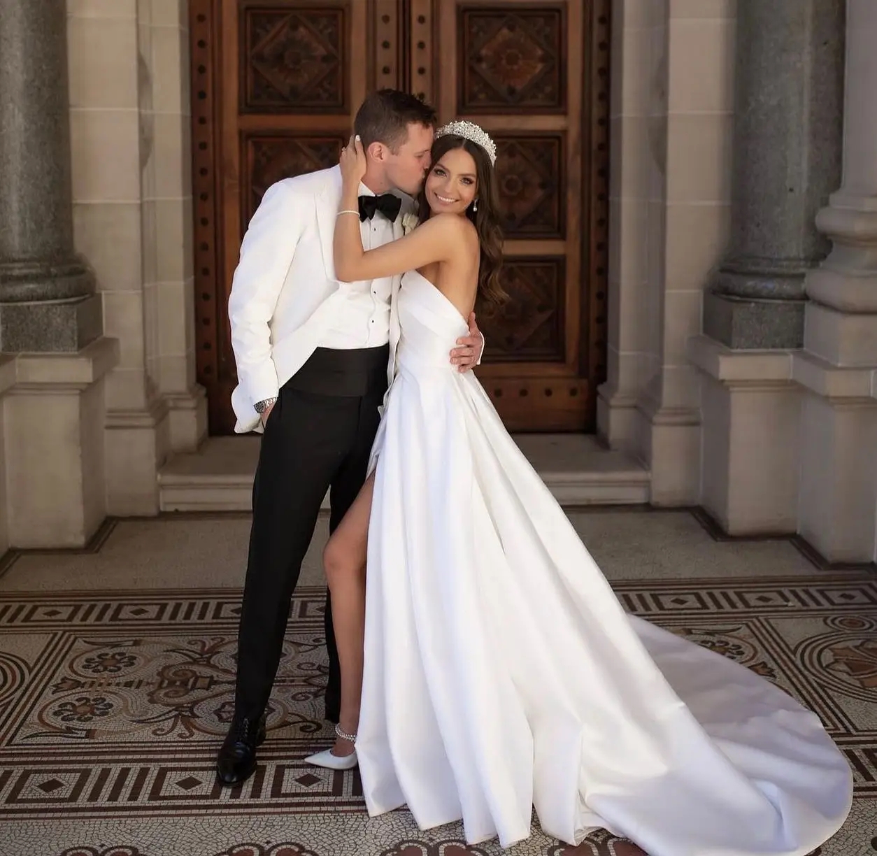 Vintage A Line Wedding Dress 2024 Strapless Pleat Satin Princess Side Slit Sweep Train Women Bride Bridal Gowns Vestido De Novias Robe De Mariage