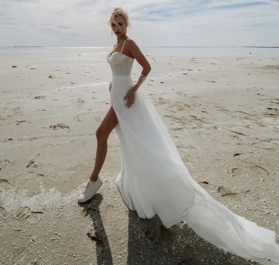 Sexy Boho Beach Wedding Dress 2025 Spaghetti Straps Beaded Pearls Silt Sweetheart A Line Women Bride Bridal Gowns Vestido De Novias Robe De Mariage