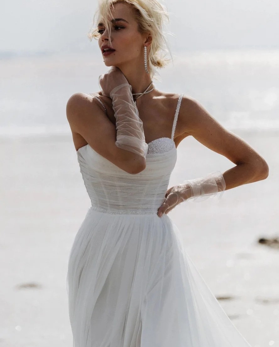 Sexy Boho Beach Wedding Dress 2025 Spaghetti Straps Beaded Pearls Silt Sweetheart A Line Women Bride Bridal Gowns Vestido De Novias Robe De Mariage