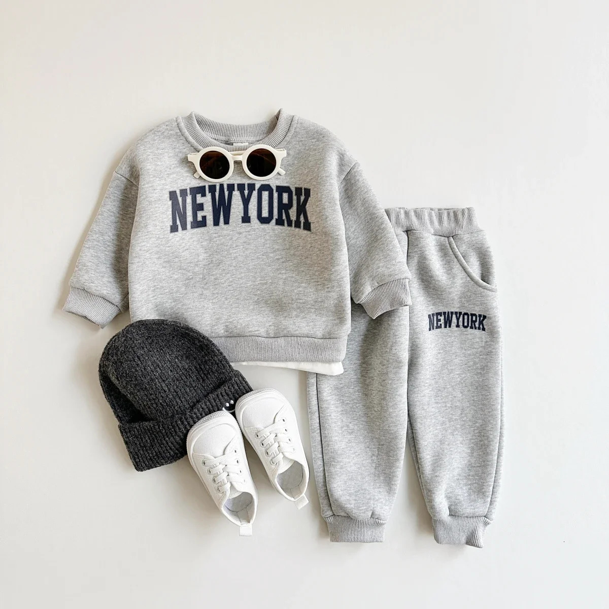 INS Winter Kids Clothing set Boys Hoodie Set Velvet Letter Sports Suit Sweasthirt And Pants 2Pcs Training Suit Outfit 240104