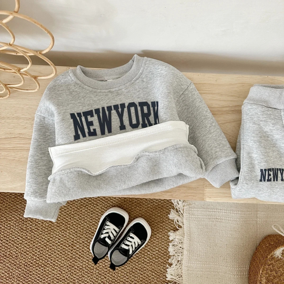 INS Winter Kids Clothing set Boys Hoodie Set Velvet Letter Sports Suit Sweasthirt And Pants 2Pcs Training Suit Outfit 240104
