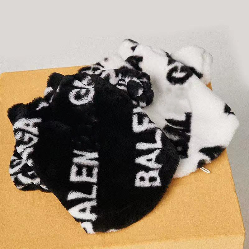 Winter designer dog black and white fur classic letter pattern warm coat cat jacket thickened Teddy Schnauzer Bomei pet clothing