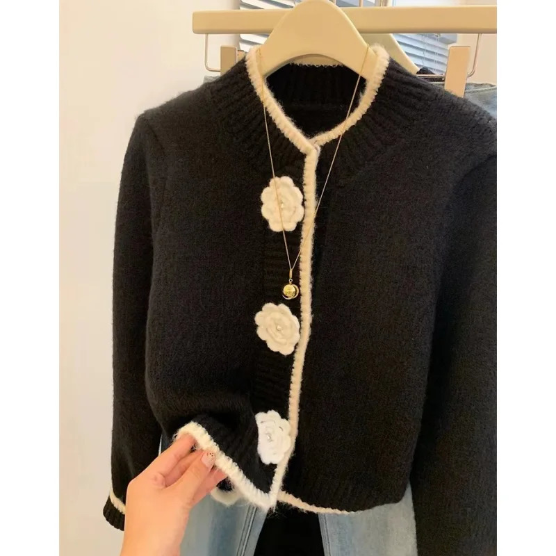 2024 Women's black clothing cardigan knit sweater long sleeved round neck casual coat women's floral design winter top 240104