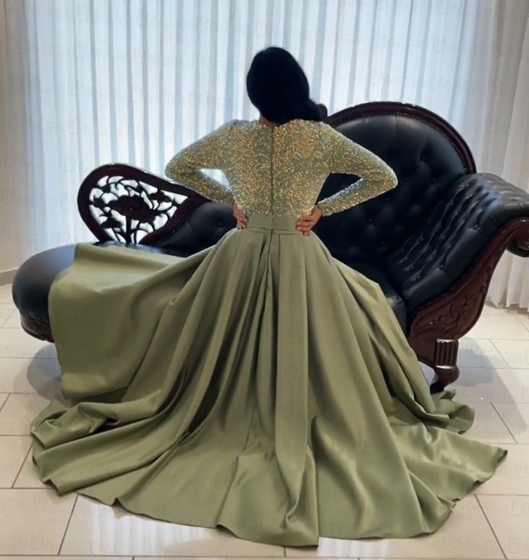 2024 Glitter Sexy Prom Dresses V Neck A Line Satin Long Sleeves Plus Size Sage Sequined Lace Floor Length Side Split Evening Gowns