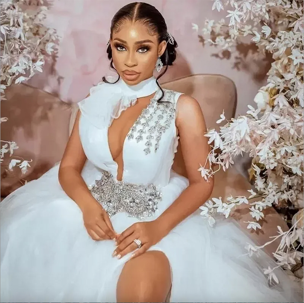 Plus Size African Wedding Dresses High Neck Keyhole Sleeveless Bridal Custom Made Crystal Beads Side Split Open Back Or Length Dress 0228Lz