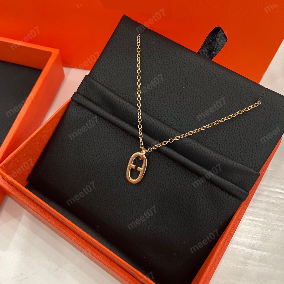 Simple 14K dainty designer necklace stackable metal oval paperclip slidable pendant necklace light weight necklaces