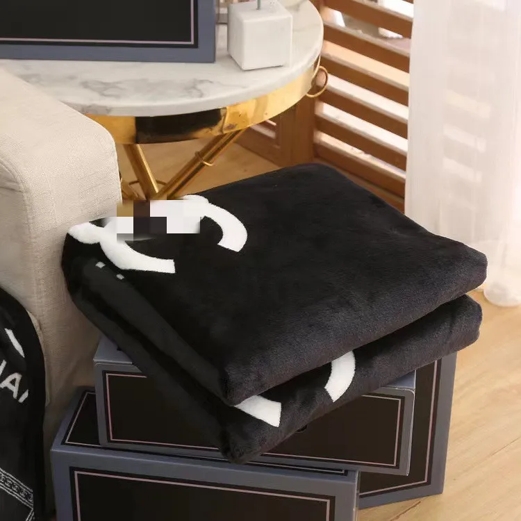 Blanket White Letter Leisure Travel Shawl Blanket Office Air Conditioning Cover Europe Plaid Blanket Gift Box Decorative blanket Best quality