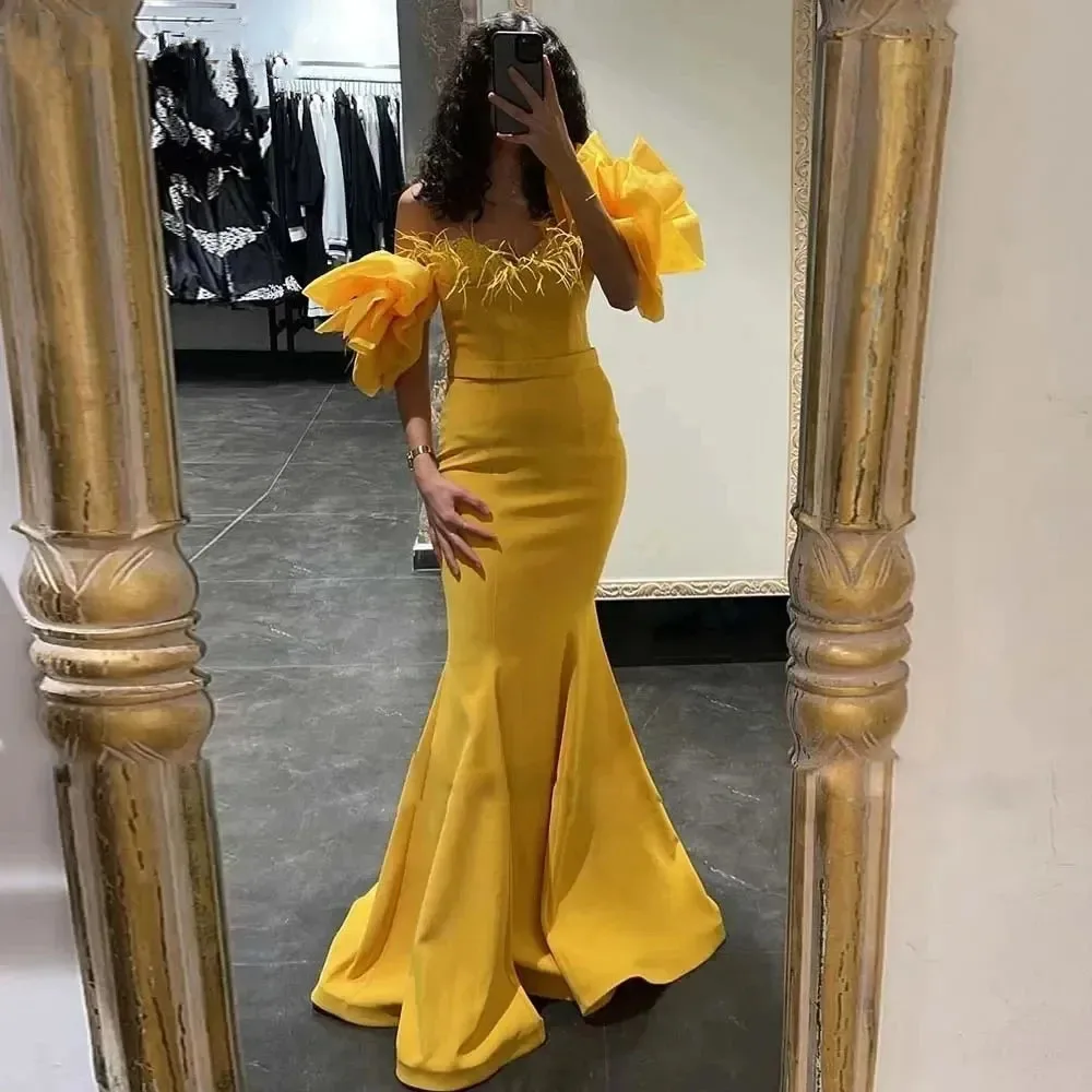Elegant Yellow Satin Long Mermaid Prom Dresses Feathers Off The Shoulder Ruffles Short Sleeves Sweetheart Slim Evening Dress Women Formal Occasion Gow