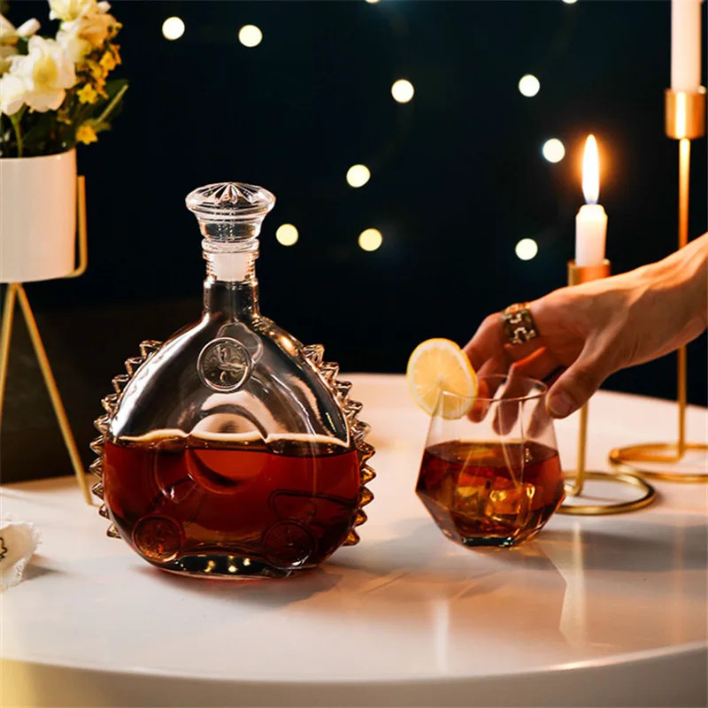 Retro Red Wine Bottle Champagne Glass Whiskey Decanter Water Jug Cocktail Pourer Aerator for Family Bar Transparent Spirits Cup 240104