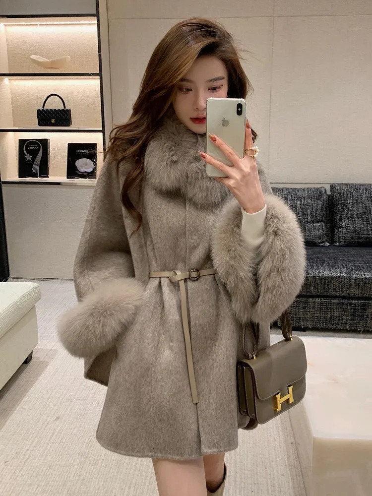 Arrivals Women Winter Wool Cape Fashionable Cashmere Wool Poncho Lady Real Fox Fur Cloak Fur Collar Cuff Jackets Streetwears 240105