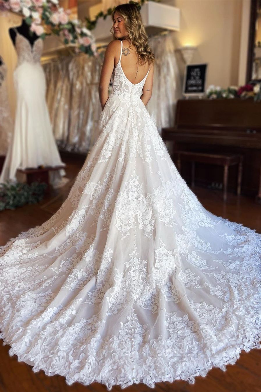 2024 Ivory A Line Wedding Dresses Spaghetti Straps Illusion Lace Appliques Beads Bridal Gowns Plus Size Sweep Train Vestido De Novia Side Split Open B