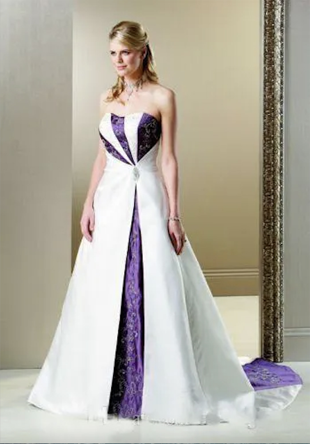 2024 White and purple Embroidery Gown Country Rustic Bridal Gowns Unique Plus Size Wedding Dress Sweep Train 0509
