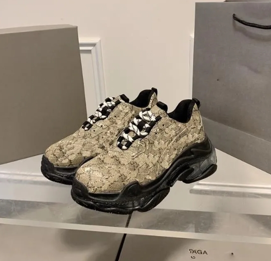 Rhyton Sneakers Out… - image