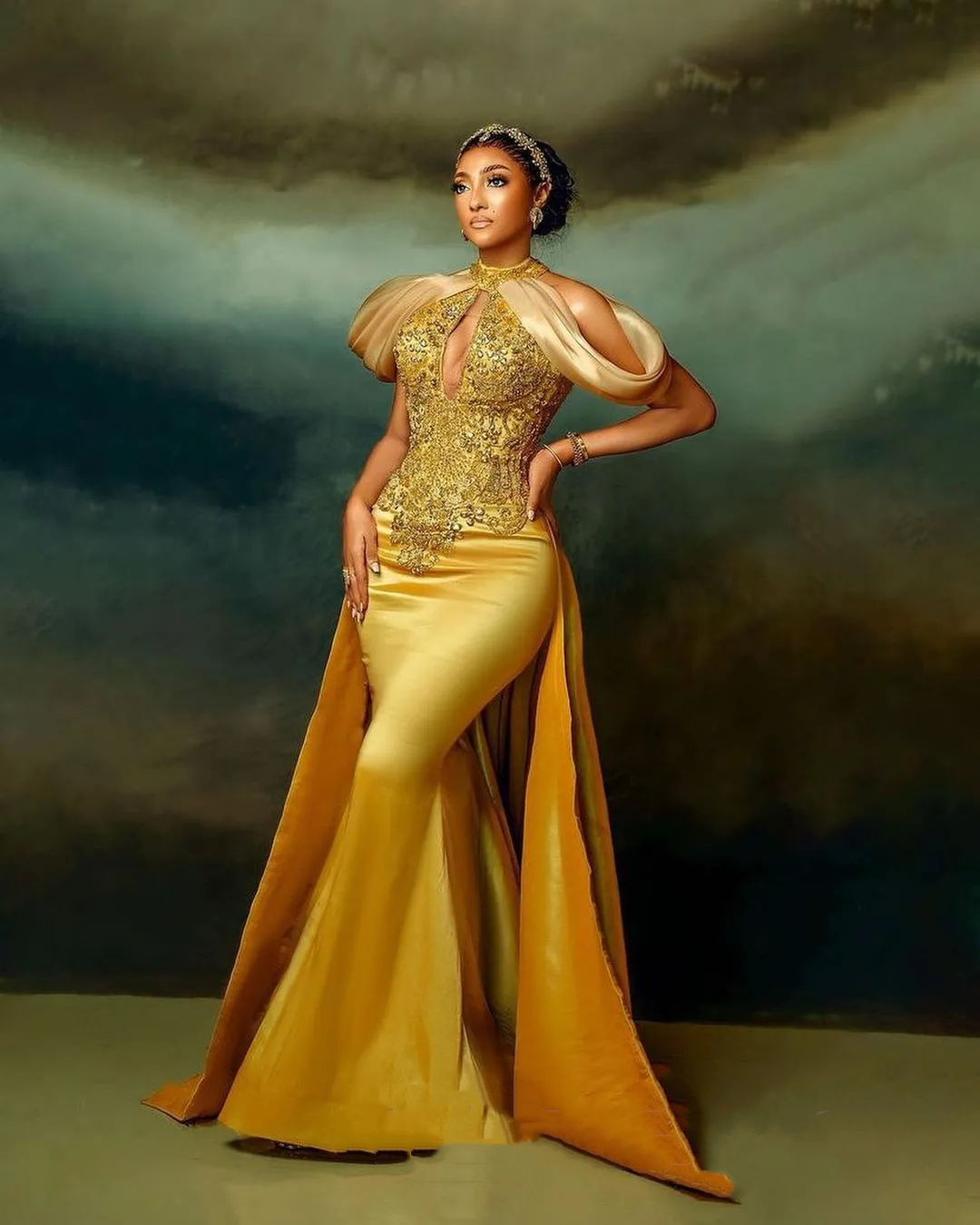 Elegant Gold Mermaid Crystals Prom Dresses Beaded African Arabic Luxury Formal Occasion Dress Sleeveless Long Satin Evening Gowns For Women Bride Rece