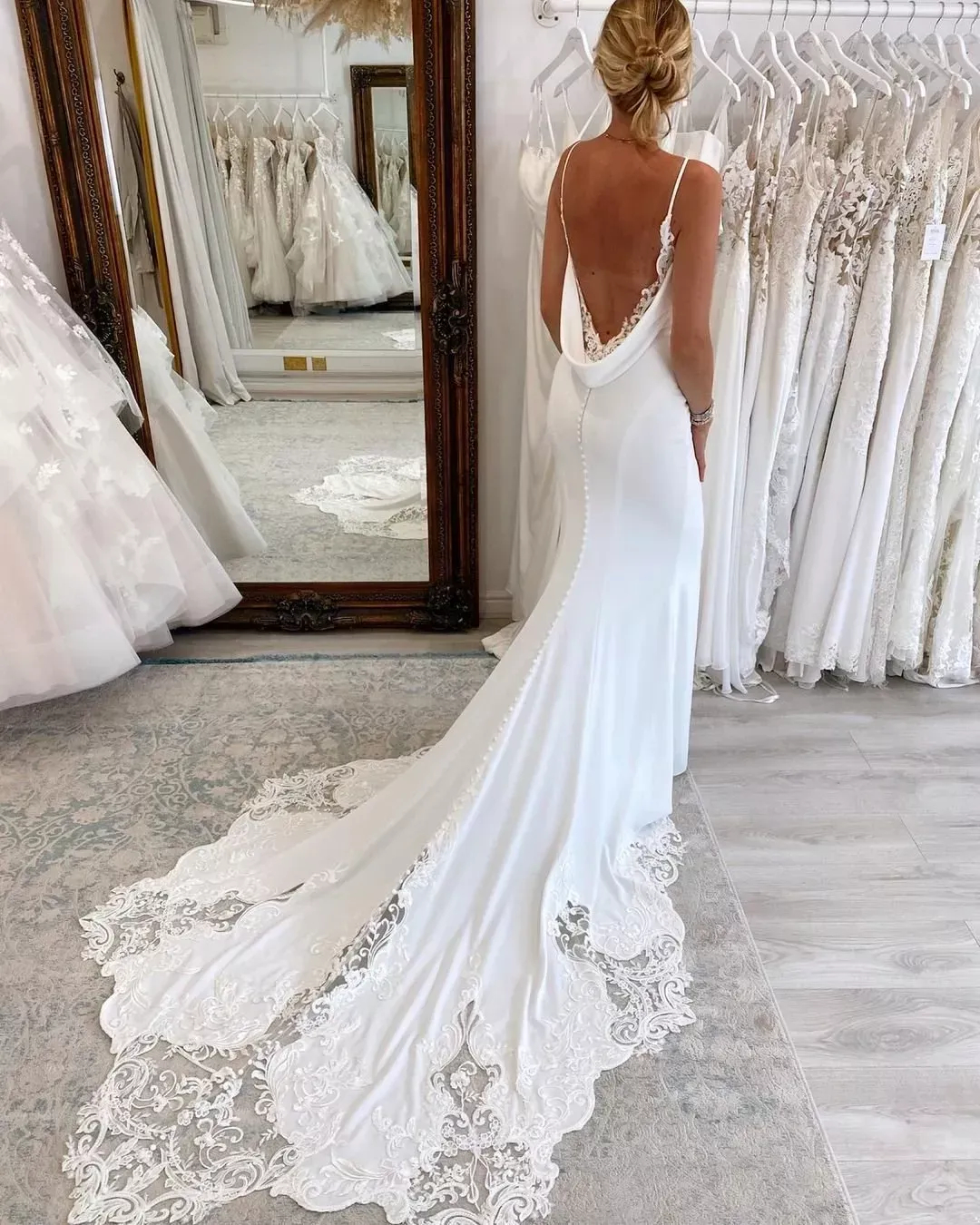Boho Spaghetti Mermaid Wedding Dresses Sexy Backless Long Ivory Satin Beach Bridal Gowns Lace Appliques V-Neck Summer Bride Wear Back Buttons 2024