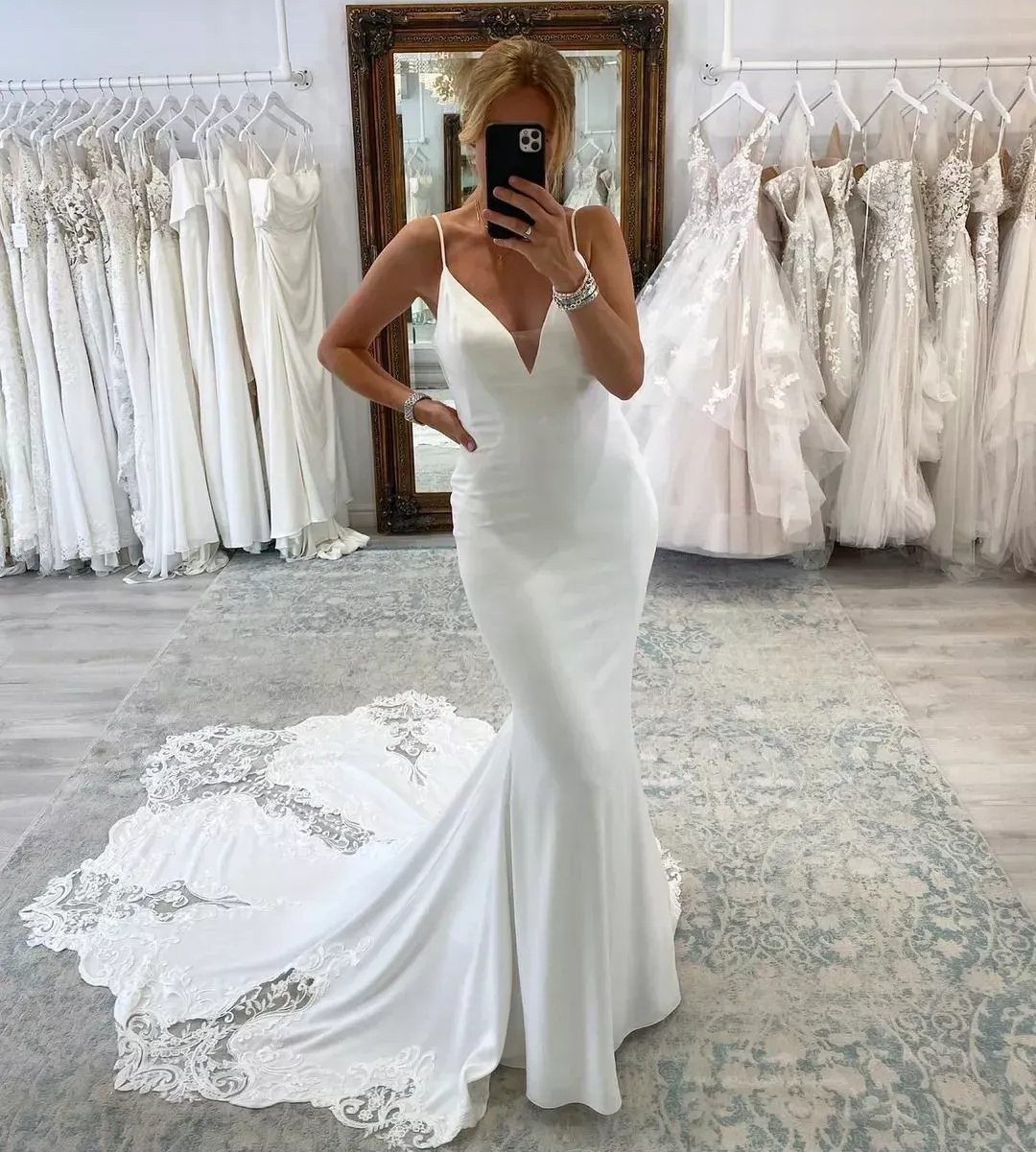 Boho Spaghetti Mermaid Wedding Dresses Sexy Backless Long Ivory Satin Beach Bridal Gowns Lace Appliques V-Neck Summer Bride Wear Back Buttons 2024