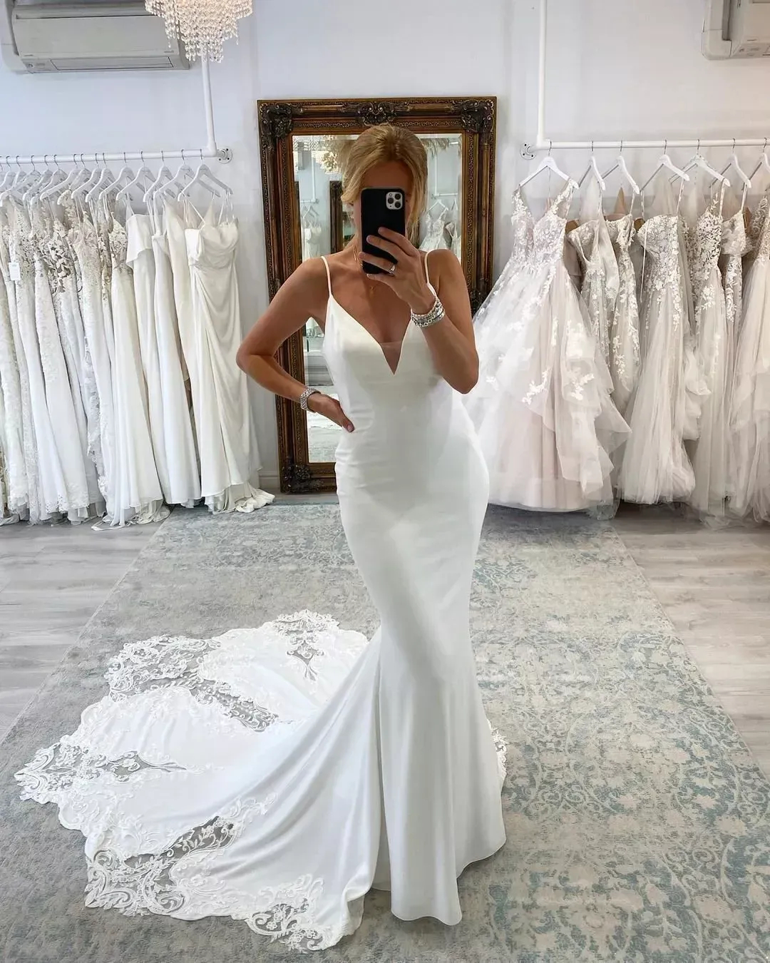 Boho Spaghetti Mermaid Wedding Dresses Sexy Backless Long Ivory Satin Beach Bridal Gowns Lace Appliques V-Neck Summer Bride Wear Back Buttons 2024