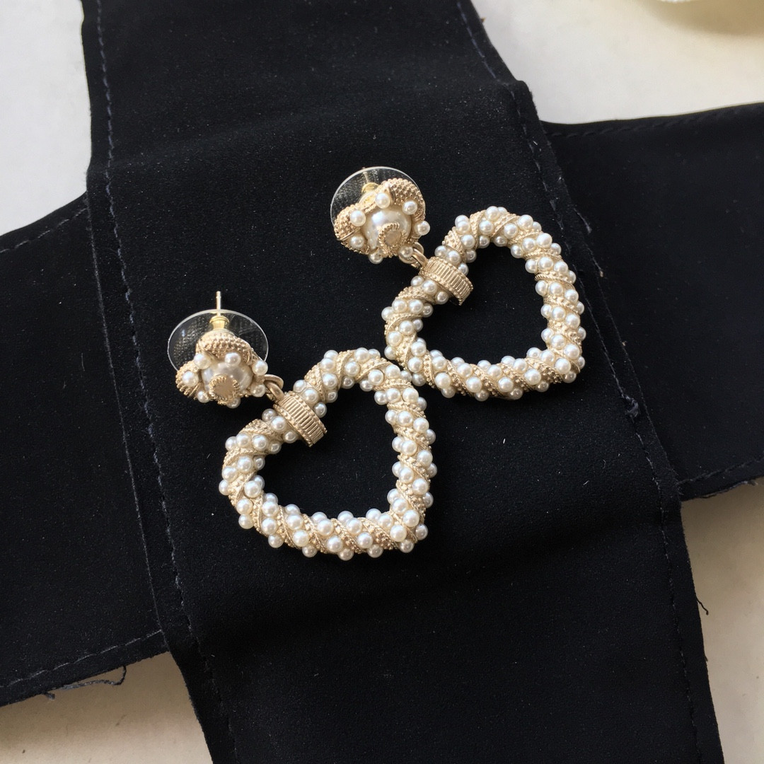 New Pearl Design Earrings for Woman Letter Earrings Gold Charm Earrings Gift Fashion Jewelry
